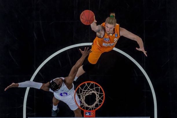 动员奋勇向 动员奋勇向