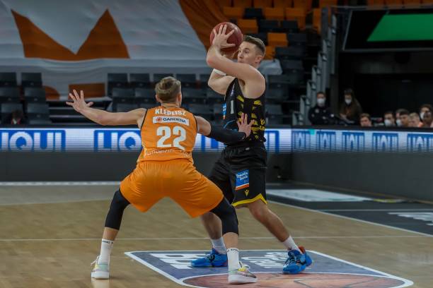 上崭露头角 上崭露头角